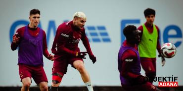 galatasarayda-3-futbolcu-takima-dondu-x1bt.jpg