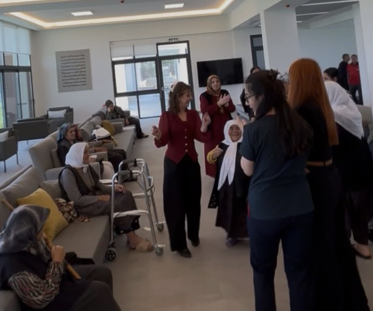Anneler Günü Huzurevinde Duygu Dolu Geçti2