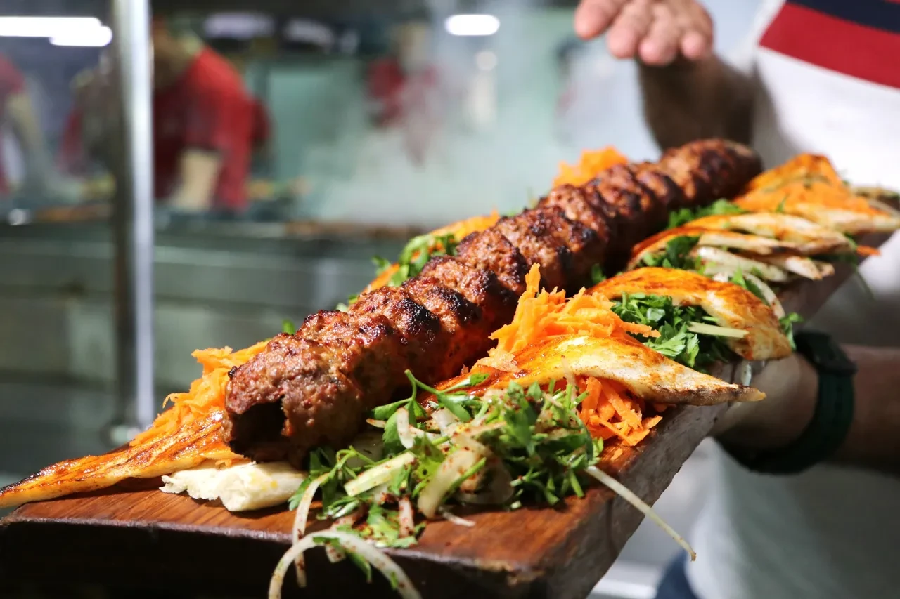 Adana Kebabı Salatayla Etkiyi Katlıyor (1)