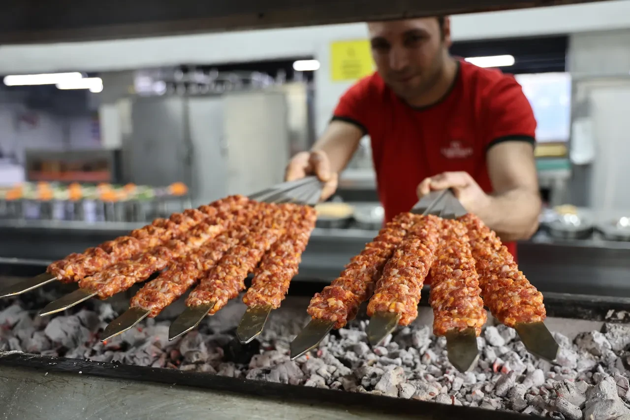 Adana Kebabı Salatayla Etkiyi Katlıyor (3)