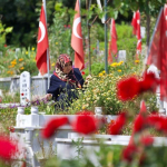 Adana-ve-cevre-illerde-bayram-arifesinde-sehitlik-ve-mezarliklar-ziyaret.jpg