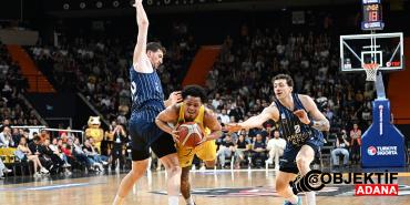 anadolu-efes-nefes-kesen-macta-mersin-sporu-maglup-etti-lyoj.jpg