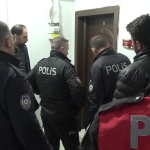 anneannesini-bicakla-yaralayip-rehin-aldi-teyzesi-ikna-etti-nyiy.jpg