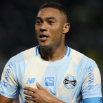 carlos-vinicius-6-dakikada-3-penalti-kacirdi-ks6e.jpg