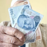 emekliye-en-az-24-bin-tl-pazar-gunu-hesapta-iste-ikramiye-ve-maas-takvimi-dwas.jpg