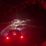 erzincanda-tir-devrildi-yol-3-saat-ulasima-kapandi-g1fj.jpg