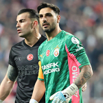 galatasarayin-yeni-sezondaki-kalecileri-degisiyor-gunay-guvencle-yollar-ayriliyor-bovu.jpg