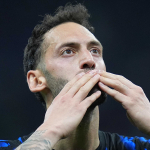 hakan-calhanoglu-interle-ikinci-sampiyonluguna-bir-puanlik-mesafede-euqy.jpg