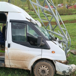 hakkaride-yolcu-minibusu-direge-carpti-cok-sayida-yarali-var-aqca.jpg