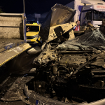 kiliste-park-halindeki-tira-carpan-otomobildeki-2-kisi-yaralandi-xolm.jpg