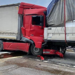 kocaeli-temde-6-tir-birbirine-girdi-ankara-yonu-trafige-kapandi-ntcx.jpg