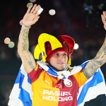 lucas-torreira-hayalim-dedigi-boca-juniorsun-macini-tribunden-takip-etti-vwej.jpg