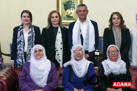 ozgur-ozel-baris-annelerini-kabul-etti-ovr1.jpg
