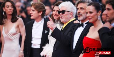 pedro-almodovar-cannesa-9-dakikalik-alkisla-dondu-3ccy.jpg