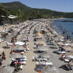 sezon-acildi-plaja-giris-2-bin-liradan-basliyor-bwkj.jpg