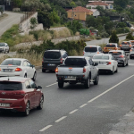 tatilciler-akin-ediyor-arac-kuyrugu-22-kilometreye-ulasti-tcur.jpg