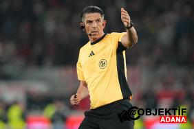 turk-kokenli-hakem-deniz-aytekin-bundesligada-kariyerinin-son-macini-yonetecek-vod3.jpg
