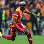 victor-osimhenden-sampiyonluk-sonrasi-ezeli-rakiplere-gonderme-yapabileceginiz-tek-sey-bu-sarw.jpg