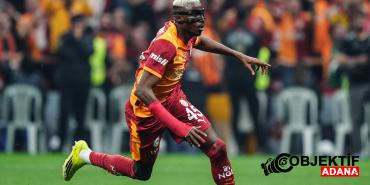 victor-osimhenden-sampiyonluk-sonrasi-ezeli-rakiplere-gonderme-yapabileceginiz-tek-sey-bu-sarw.jpg