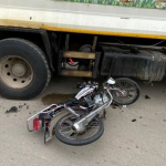 Adana039da-cop-kamyonuyla-carpisan-motosikletin-surucusu-yaralandi.jpg