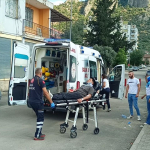 Kozan-ilcesinde-otomobille-carpisan-motosikletteki-2-kisi-yaralandi.jpg