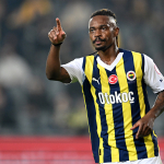 bursaspor-eski-fenerbahceli-futbolcu-lincoln-henriqueyi-kadrosuna-katti-igwp.jpg