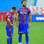 bursaspordan-bir-transfer-daha-eski-trabzonsporlu-lewis-baker-imzayi-atti-etwv.jpg