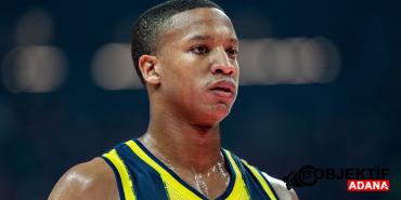 fenerbahce-beko-abdli-basketbolcu-devon-hall-ile-yollarini-ayirdi-yed7.jpg