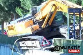 istanbulda-devrilen-kepce-trafigi-felc-etti-cafe.jpg