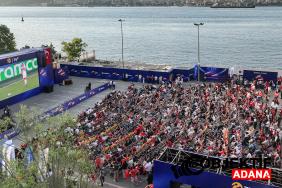 istanbulda-vatandaslar-a-milli-futbol-takimina-destek-icin-meydanlara-akin-etti-gvqp.jpg
