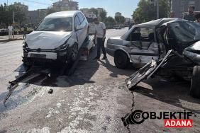 kayseride-zincirleme-kazada-otomobil-kagit-gibi-ezildi-39no.jpg