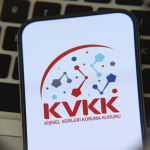 kvkkden-mesai-takibi-icin-biyometrik-veri-islenmesin-karari-07lu.jpg