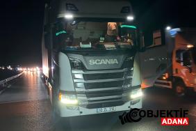 otobanda-yolun-karsisina-gecerken-tir-carpan-sahis-hayatini-kaybetti-twug.jpg