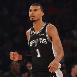 victor-wembanyama-new-york-knicksi-ezdi-gecti-magic-johnsondan-sonra-bir-ilki-gerceklestirdi-o4nl.jp_.jpeg