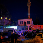 yer-kayseri-camide-tartistigi-iki-kisiyi-bicakla-oldurdu-tgne.jpg