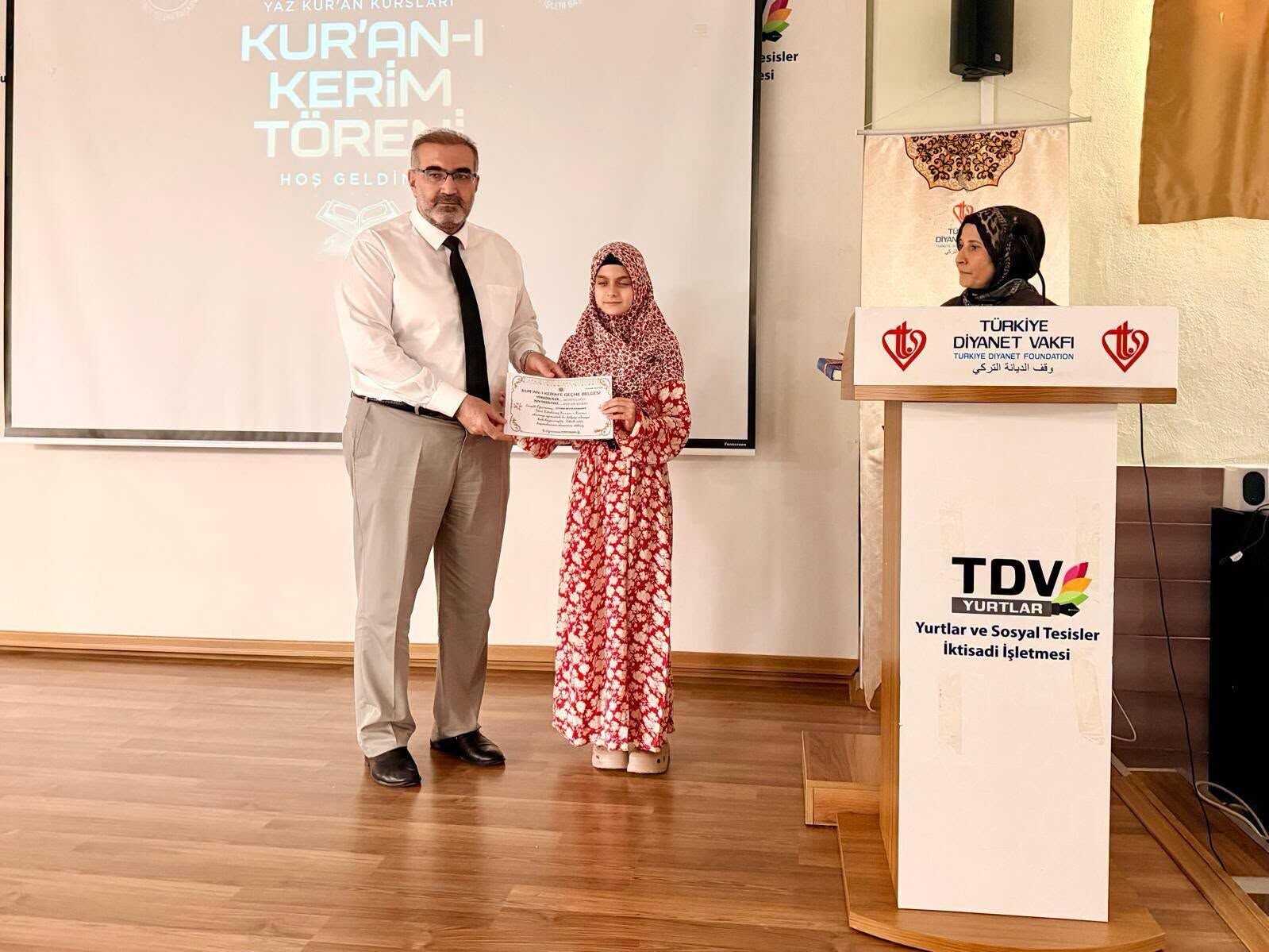 Adana Yüreğir'de Öğrenciler Kur'an Sevincini Yaşadı2