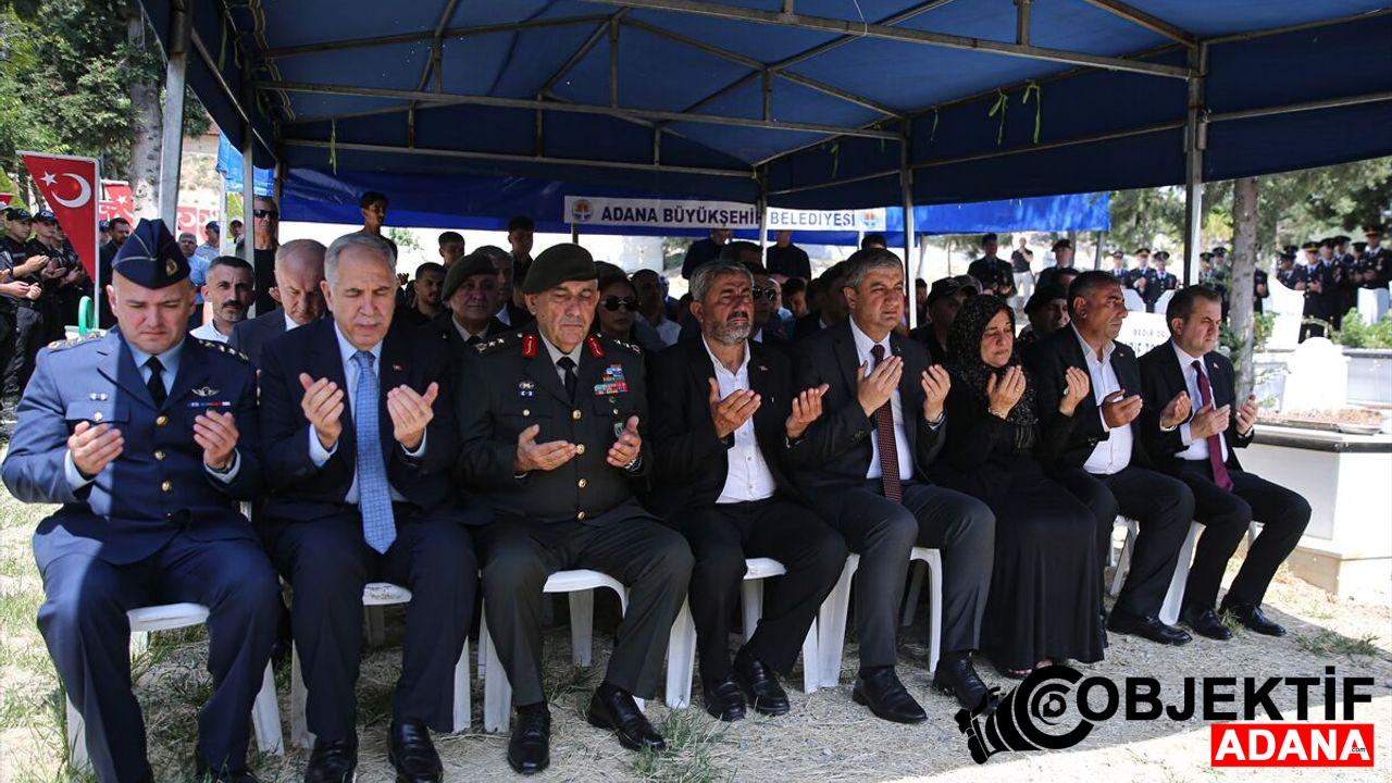 Adana039da-15-Temmuz-Demokrasi-ve-Milli-Birlik-Gunu-dolayisiyla-sehitlikler.jpg