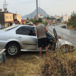 Adana039da-demir-bariyere-carpan-otomobilin-surucusu-yaralandi.jpg