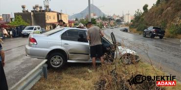Adana039da-demir-bariyere-carpan-otomobilin-surucusu-yaralandi.jpg