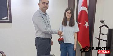 Kozan-Kaymakami-Arslankoylu-LGS039den-tam-puan-alan-ogrenciyi-odullendirdi.jpg