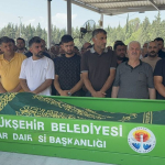 Mersin039de-trafik-kazasinda-olen-anne-ve-oglunun-cenazeleri-Adana039da-defnedildi.jpg
