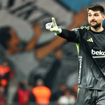 besiktas-ersin-destanogluna-veda-etti-5bgd.jpg