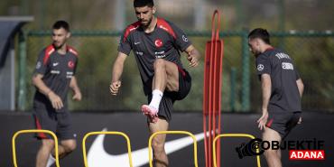 besiktas-ve-trabzonspor-milli-stoper-cenk-ozkacarin-transferinde-karsi-karsiya-niae.jpg