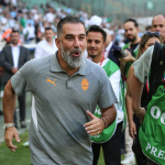 bursaspor-taraftarindan-arda-turana-ozel-karsilama-srhr.jpg