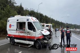 cekmekoyde-ambulans-bariyerlere-carparak-devrildi-gmhf.jpg