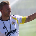 dirk-kuyt-fenerbahcede-beklentilerin-cok-yuksek-oldugunun-farkindayim-odax.jpg