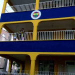 fanatik-fenerbahceli-aile-yasadiklari-apartmani-sari-laciverte-boyadi-barh.jpg