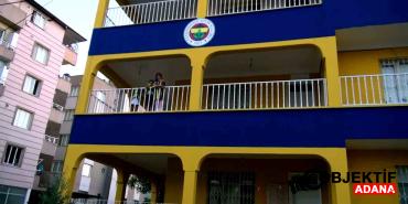 fanatik-fenerbahceli-aile-yasadiklari-apartmani-sari-laciverte-boyadi-barh.jpg