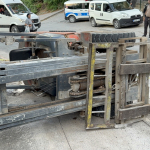forklift-rampa-asagi-inerken-devrildi-yaralilar-var-z67m.jpg