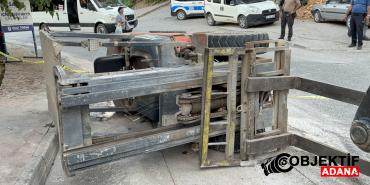 forklift-rampa-asagi-inerken-devrildi-yaralilar-var-z67m.jpg